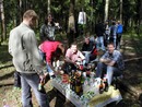 накрывают на стол. ГЛавы синдикатов ушли на собеседование затарившись пивом