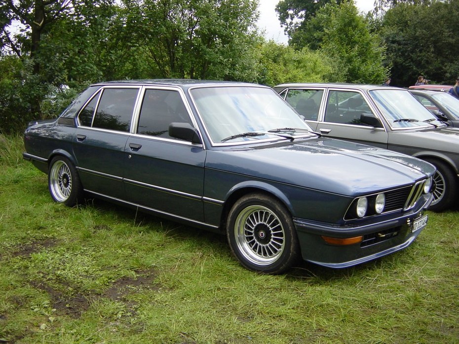 E12