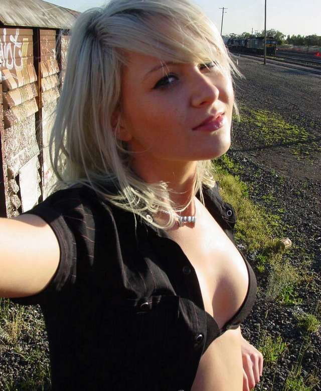 ���!!))