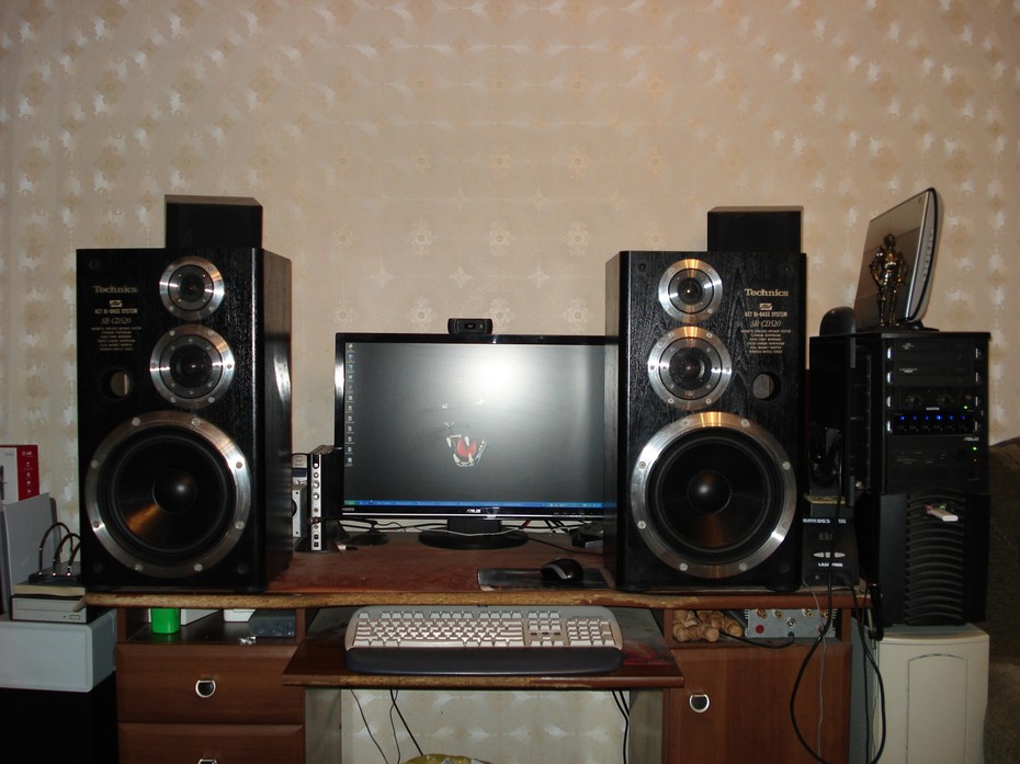 �� Technics SB-CD520 ����� �������� ���������� ����� ������ ���������