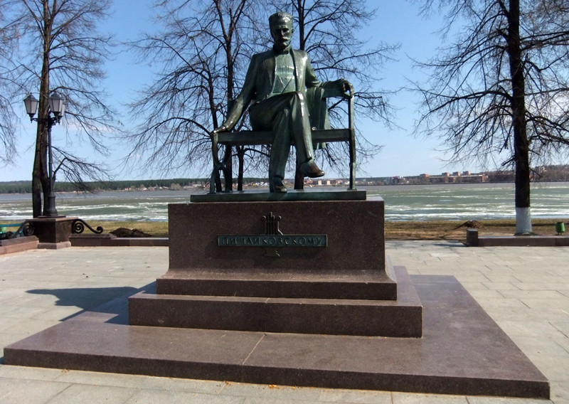 Peter Tchaikovsky statue (Votkinsk city)