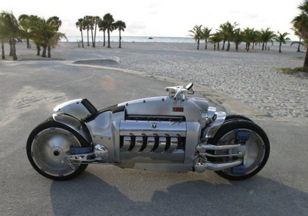 ����� ������� �������� � ���� Dodge Tomahawk. 560 ���������� � ���.