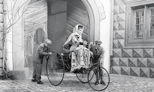 ������ ������� �� ����. ����� ���� ��������� Benz Patent-Motorwagen. ��������, 1886 �.