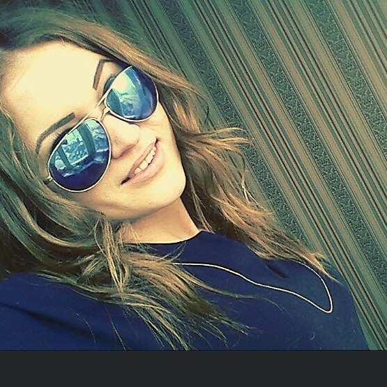 ���))