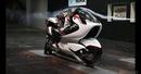 Электрический мотоцикл WMC250EV с отверстием в корпусе разгоняется до скорости 402 км/ч