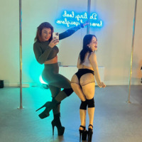 �����))
