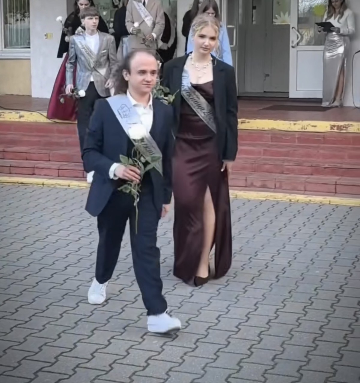 �������
